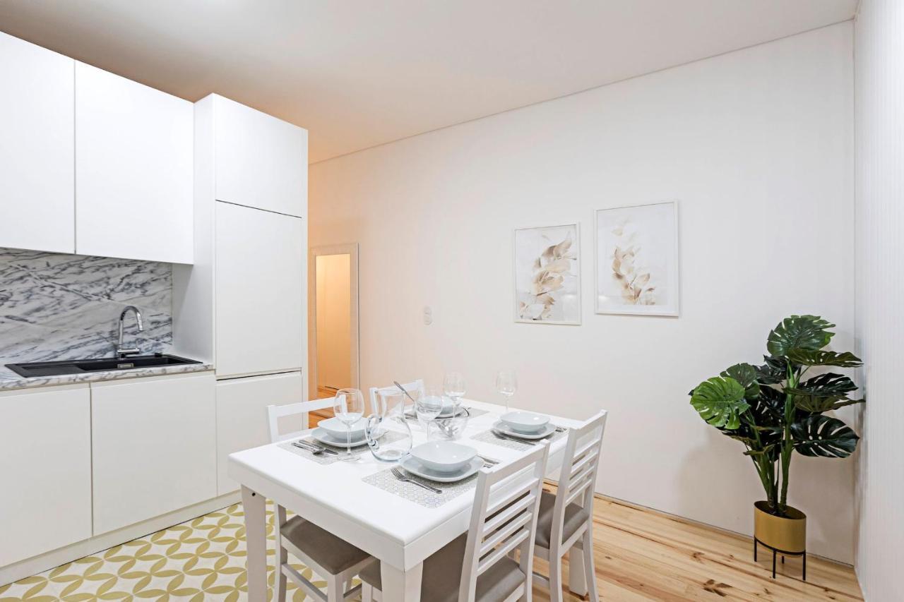 Loios 1Br Flat Downtown By Lovelystay Porto Exterior photo